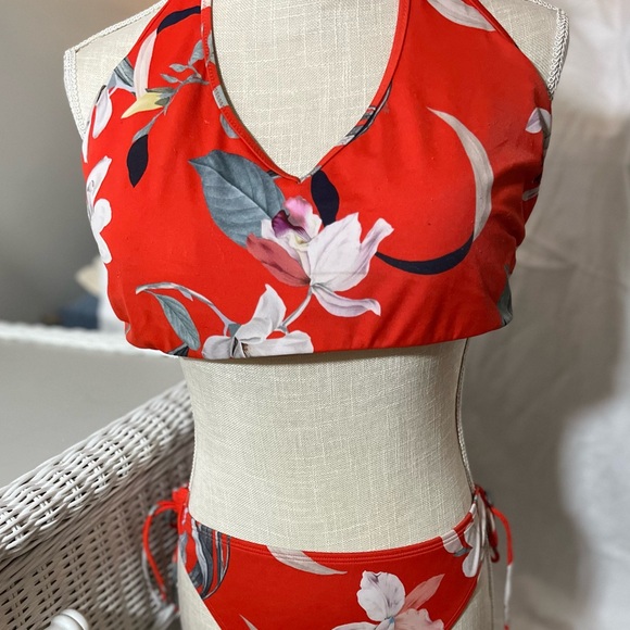 New!XL 2-Pieces Athleta Polynesian Flower Halter bikini/ bottoms XL DD-DDD - Picture 1 of 14